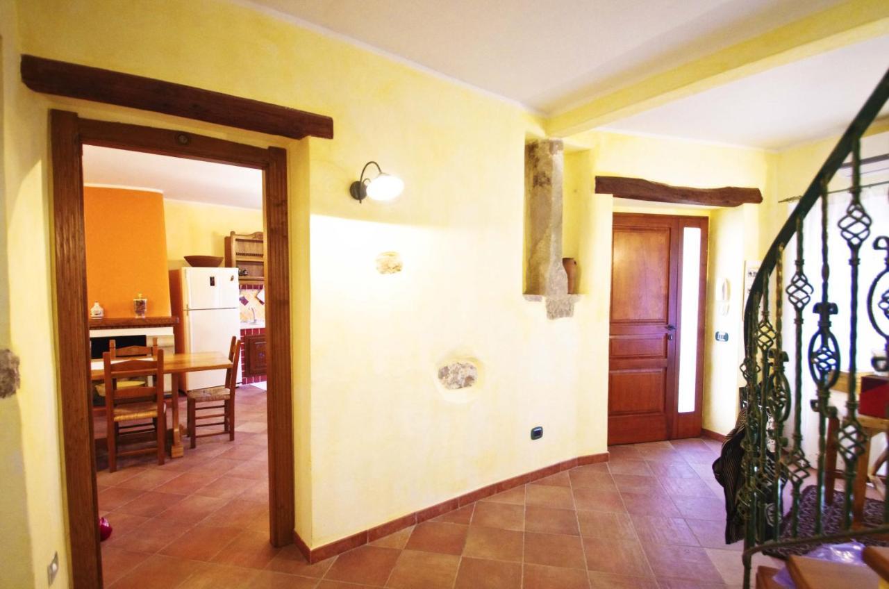 Casa De Ajala - B&B De Charme In Antica Dimora Totalmente Ristrutturata E Dotata Di Tutti I Confort Bagni Privati Spazio Living Patio Esterno Ambienti Climatizzati Degustazioni Prodotti Locali Làconi Εξωτερικό φωτογραφία