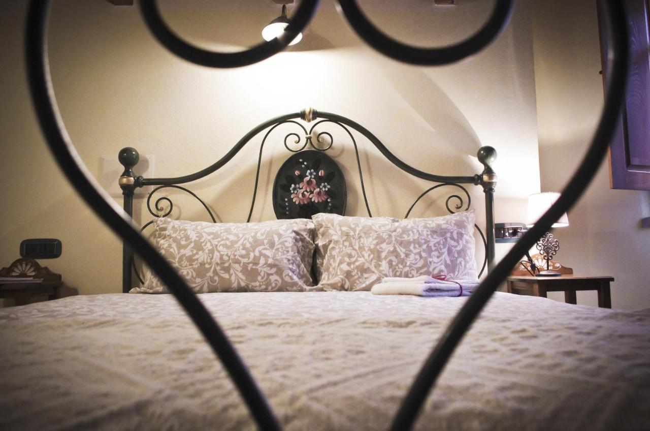 Casa De Ajala - B&B De Charme In Antica Dimora Totalmente Ristrutturata E Dotata Di Tutti I Confort Bagni Privati Spazio Living Patio Esterno Ambienti Climatizzati Degustazioni Prodotti Locali Làconi Εξωτερικό φωτογραφία