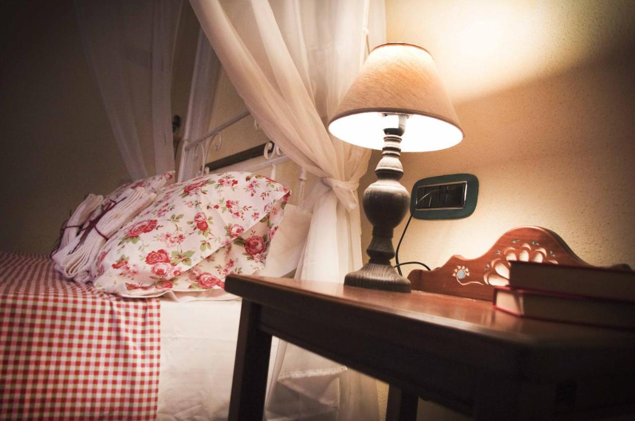 Casa De Ajala - B&B De Charme In Antica Dimora Totalmente Ristrutturata E Dotata Di Tutti I Confort Bagni Privati Spazio Living Patio Esterno Ambienti Climatizzati Degustazioni Prodotti Locali Làconi Εξωτερικό φωτογραφία