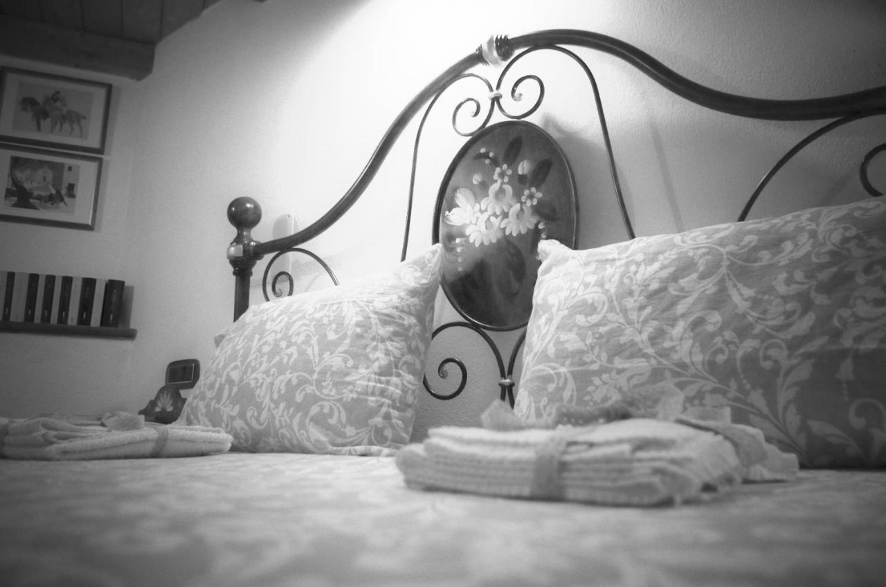 Casa De Ajala - B&B De Charme In Antica Dimora Totalmente Ristrutturata E Dotata Di Tutti I Confort Bagni Privati Spazio Living Patio Esterno Ambienti Climatizzati Degustazioni Prodotti Locali Làconi Εξωτερικό φωτογραφία