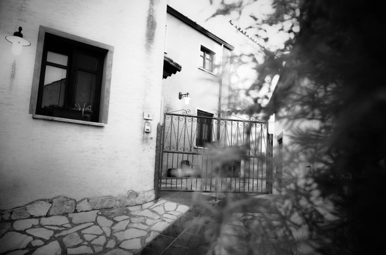 Casa De Ajala - B&B De Charme In Antica Dimora Totalmente Ristrutturata E Dotata Di Tutti I Confort Bagni Privati Spazio Living Patio Esterno Ambienti Climatizzati Degustazioni Prodotti Locali Làconi Εξωτερικό φωτογραφία