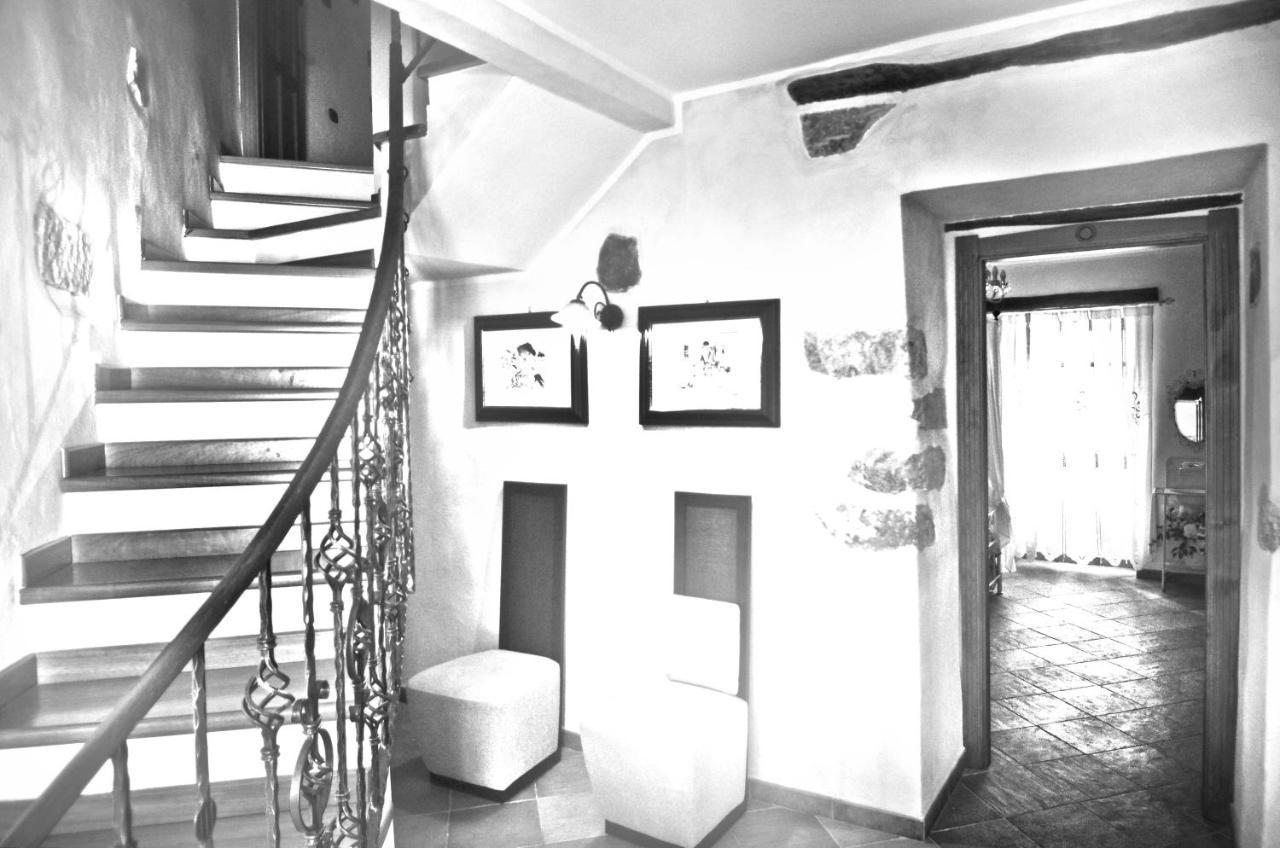 Casa De Ajala - B&B De Charme In Antica Dimora Totalmente Ristrutturata E Dotata Di Tutti I Confort Bagni Privati Spazio Living Patio Esterno Ambienti Climatizzati Degustazioni Prodotti Locali Làconi Εξωτερικό φωτογραφία