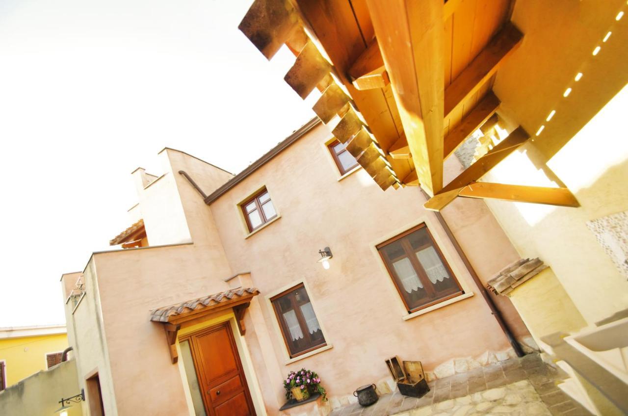 Casa De Ajala - B&B De Charme In Antica Dimora Totalmente Ristrutturata E Dotata Di Tutti I Confort Bagni Privati Spazio Living Patio Esterno Ambienti Climatizzati Degustazioni Prodotti Locali Làconi Εξωτερικό φωτογραφία