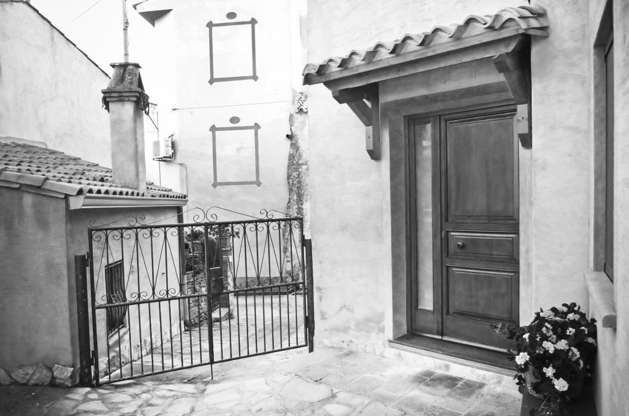 Casa De Ajala - B&B De Charme In Antica Dimora Totalmente Ristrutturata E Dotata Di Tutti I Confort Bagni Privati Spazio Living Patio Esterno Ambienti Climatizzati Degustazioni Prodotti Locali Làconi Εξωτερικό φωτογραφία