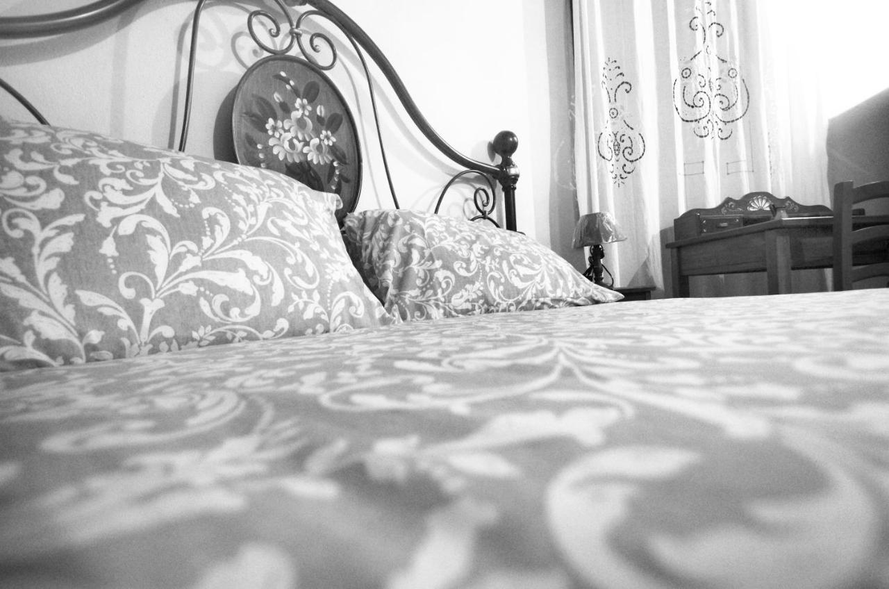 Casa De Ajala - B&B De Charme In Antica Dimora Totalmente Ristrutturata E Dotata Di Tutti I Confort Bagni Privati Spazio Living Patio Esterno Ambienti Climatizzati Degustazioni Prodotti Locali Làconi Εξωτερικό φωτογραφία