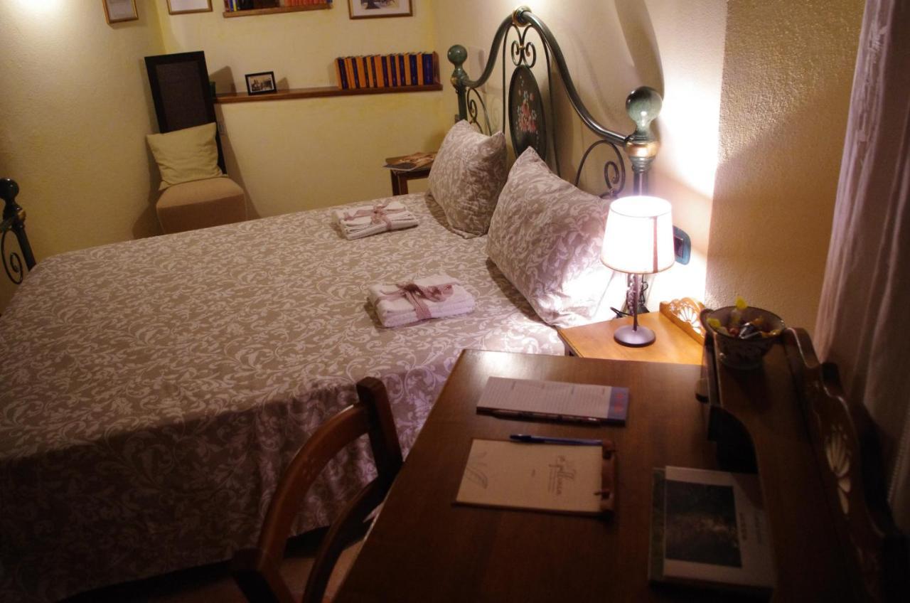 Casa De Ajala - B&B De Charme In Antica Dimora Totalmente Ristrutturata E Dotata Di Tutti I Confort Bagni Privati Spazio Living Patio Esterno Ambienti Climatizzati Degustazioni Prodotti Locali Làconi Εξωτερικό φωτογραφία