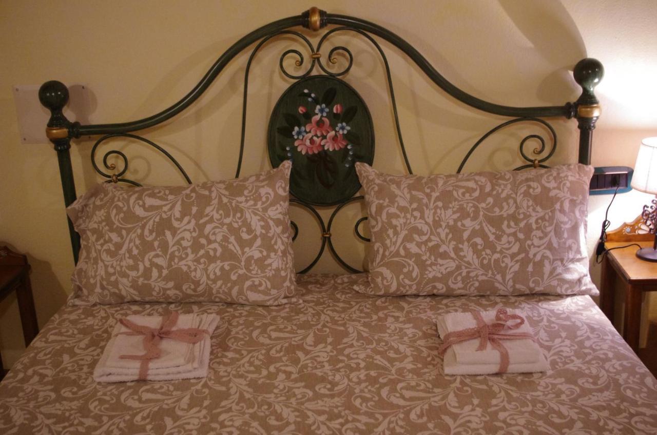 Casa De Ajala - B&B De Charme In Antica Dimora Totalmente Ristrutturata E Dotata Di Tutti I Confort Bagni Privati Spazio Living Patio Esterno Ambienti Climatizzati Degustazioni Prodotti Locali Làconi Εξωτερικό φωτογραφία