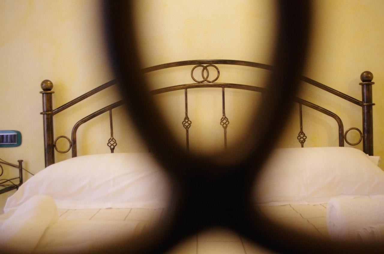 Casa De Ajala - B&B De Charme In Antica Dimora Totalmente Ristrutturata E Dotata Di Tutti I Confort Bagni Privati Spazio Living Patio Esterno Ambienti Climatizzati Degustazioni Prodotti Locali Làconi Εξωτερικό φωτογραφία