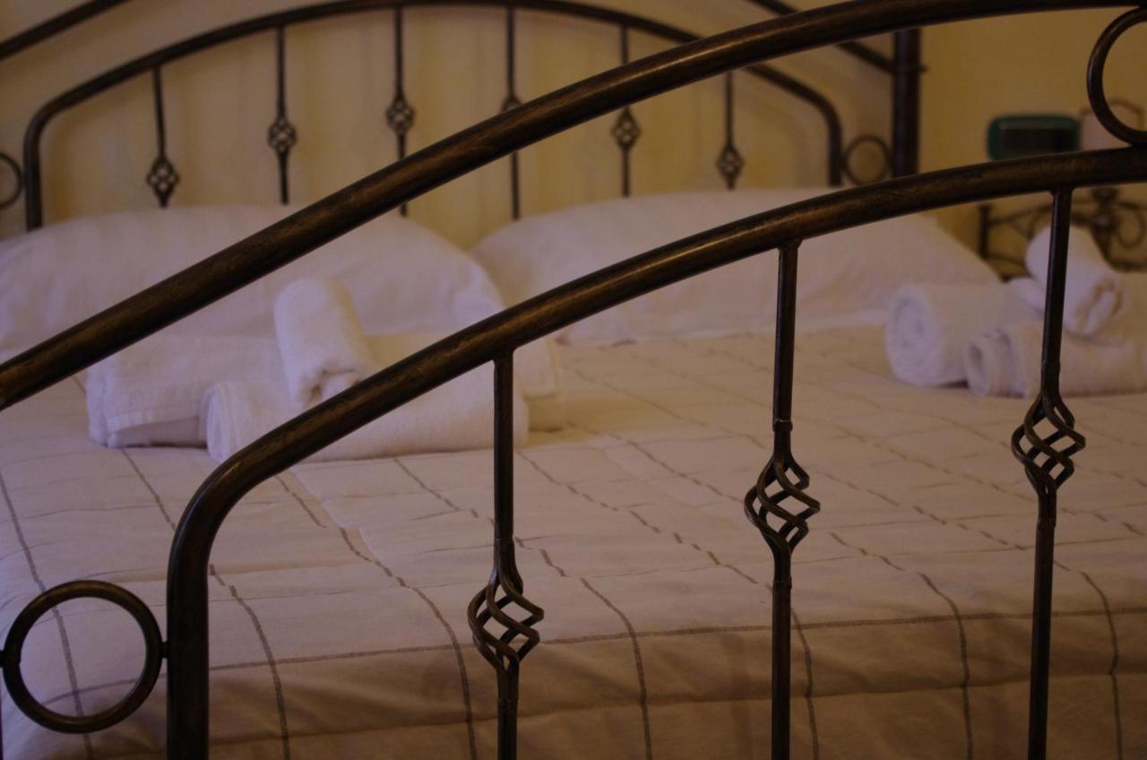 Casa De Ajala - B&B De Charme In Antica Dimora Totalmente Ristrutturata E Dotata Di Tutti I Confort Bagni Privati Spazio Living Patio Esterno Ambienti Climatizzati Degustazioni Prodotti Locali Làconi Εξωτερικό φωτογραφία
